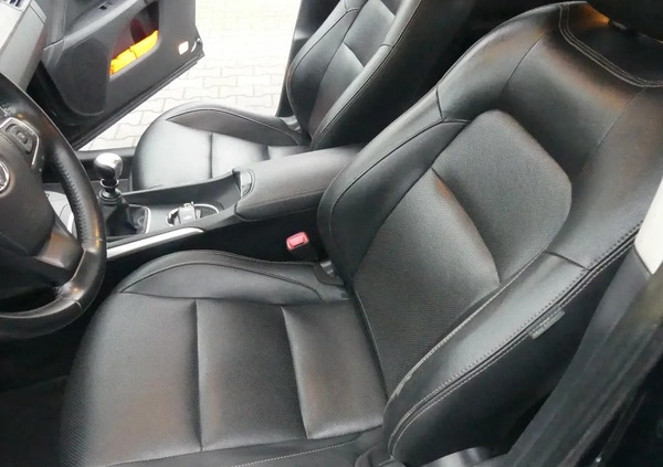 Toyota Avensis cena 64000 przebieg: 110000, rok produkcji 2016 z Bobowa małe 121